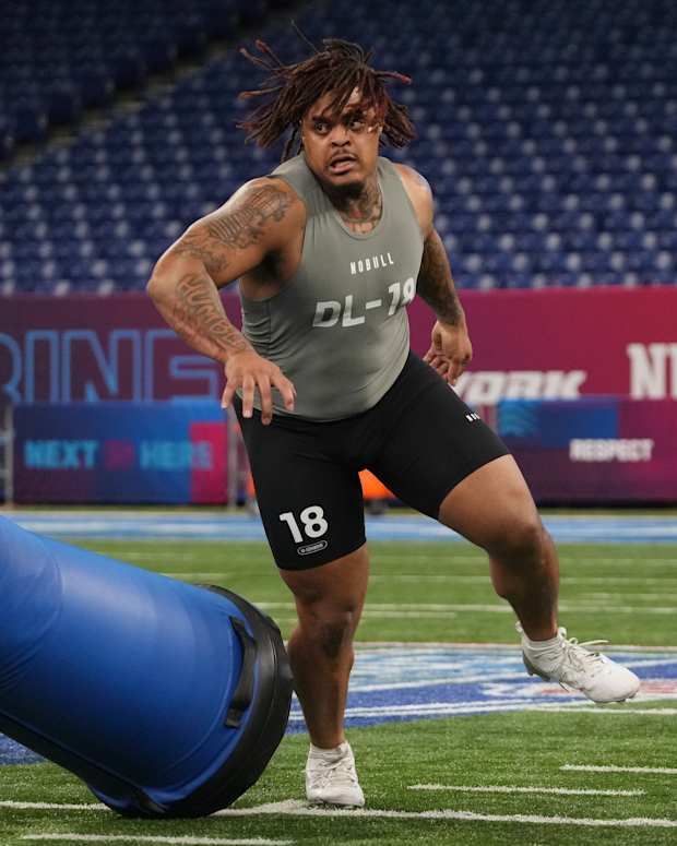Texas Longhord DL Byron Murphy